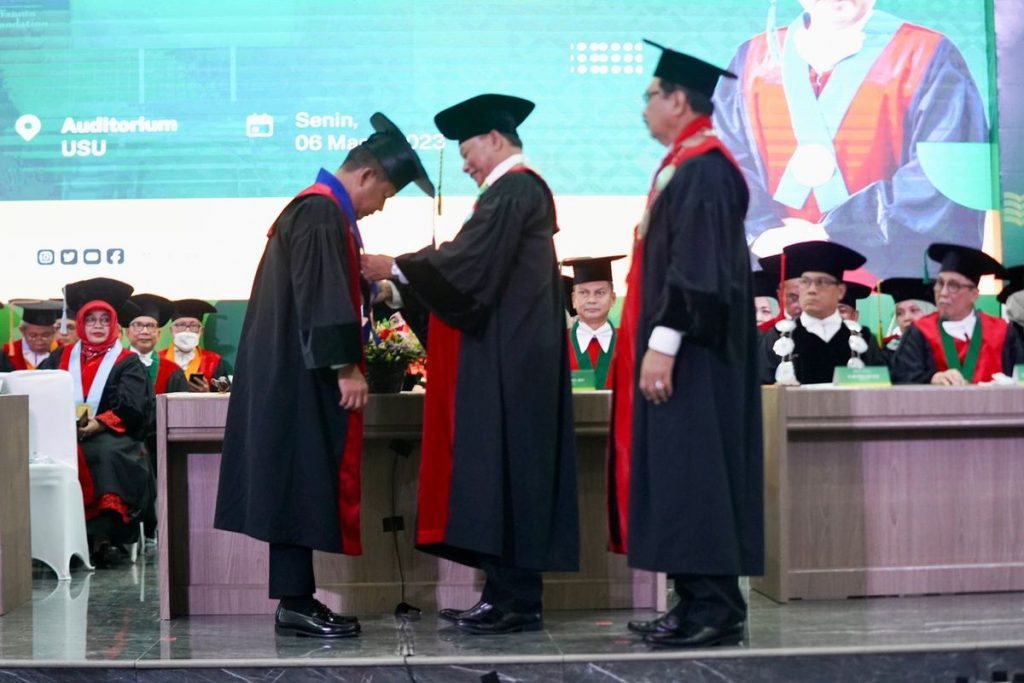 JADI PROFESOR, DEMI GENGSI ATAU KONTRIBUSI?