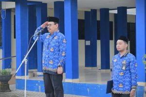 Rektor-UIN-Antasari-saat-menjadi-pembina-Apel-Hari-Kesadaran-Nasional-Kamis-17-Juli-2025-Foto-Humas-Jamal-Ripani-1536×1229